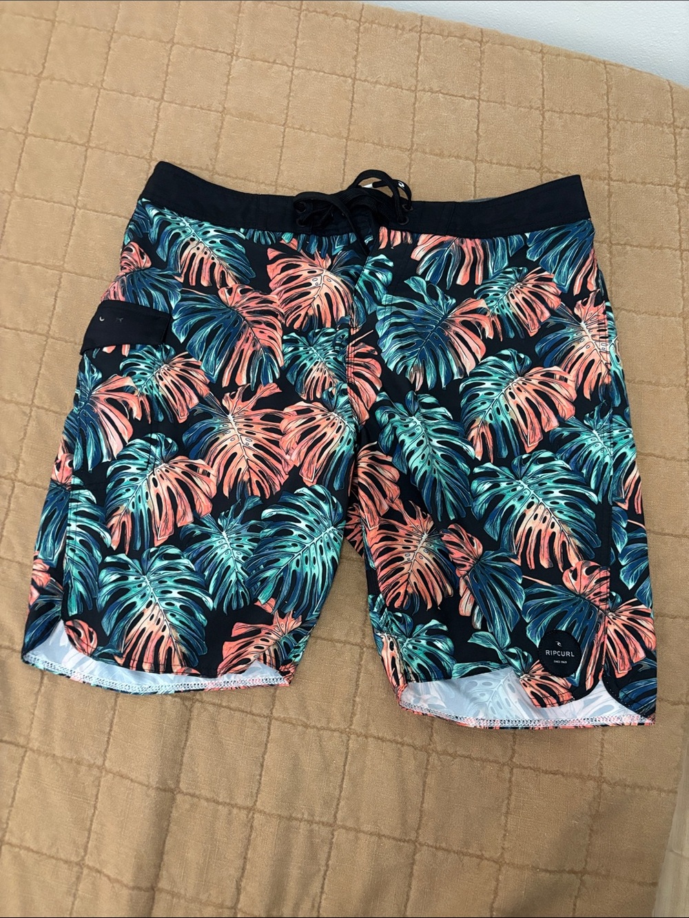 Rip Curl Men's Black Tropical Leaf Swim Shorts - Teal & Coral size 33